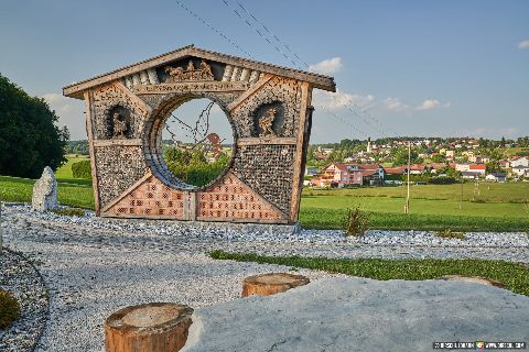 Gemeinde Tarsdorf Bezirk Braunau Friedensplatz (Dirschl Johann) Österreich BR